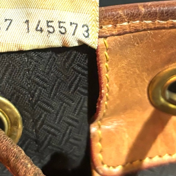 Elegant Black and Brown Bucket Bag - Picture 9 of 13